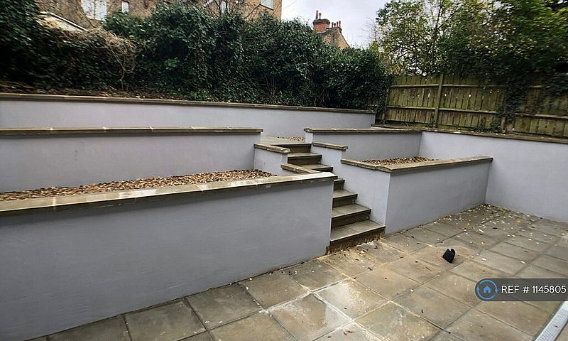 1 Bedroom Flat In De...