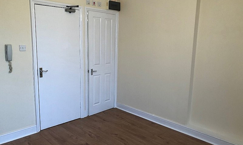 Newly Refurbished St...