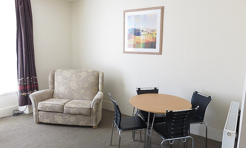 1 Bedroom Flat In Gr...