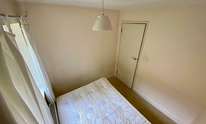 2 Bedroom Flat In Ni...