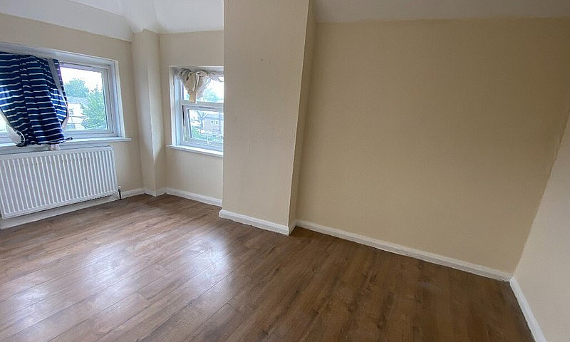 Spacious 2 Bedroom M...