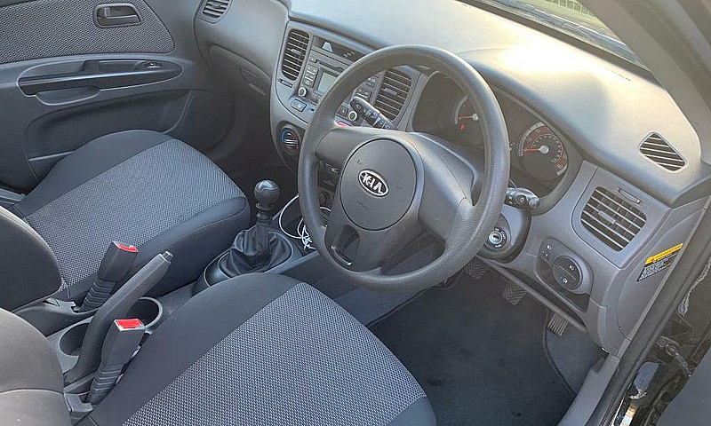 Kia Rio Domino...