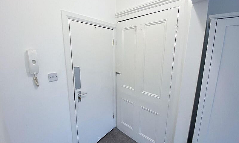 Cosy Studio Flat To ...