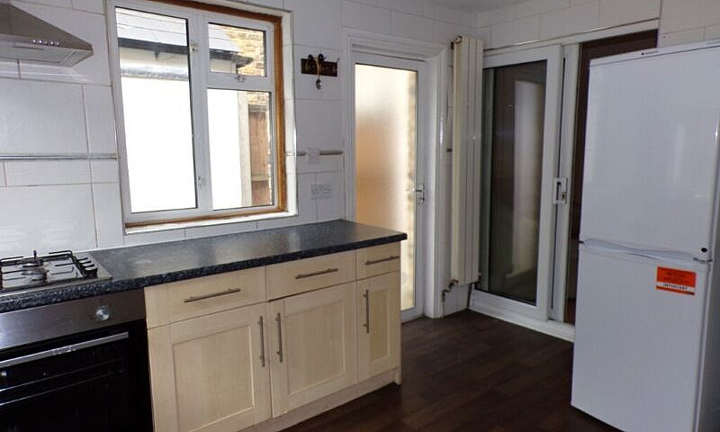 4 Bedrooms, 2 Bathro...