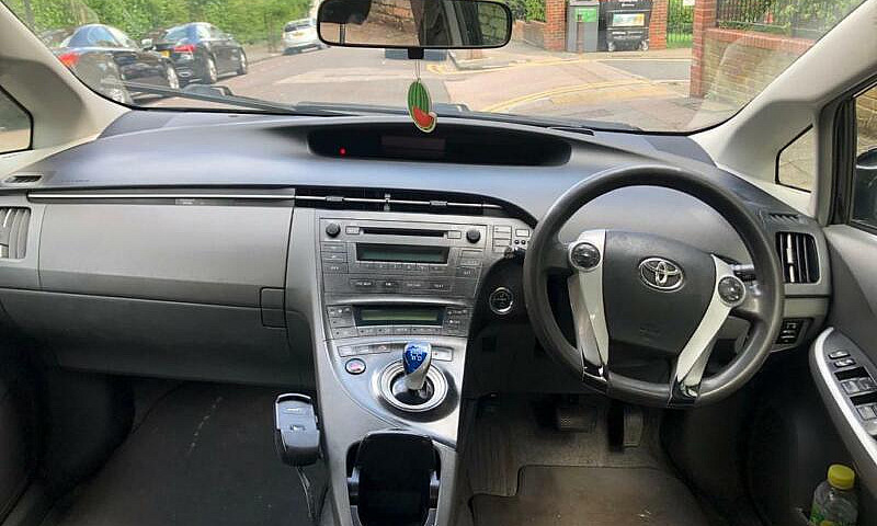 Toyota Prius ...