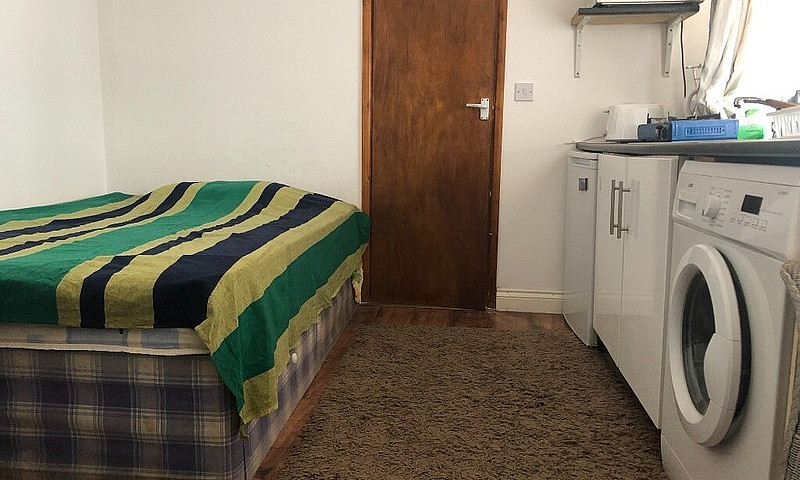 A Studio In Edgware ...