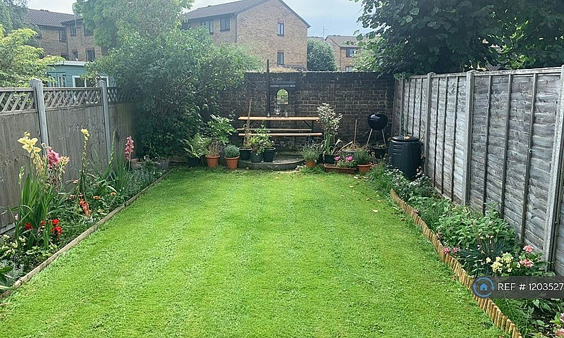 2 Bedroom Flat In Ha...