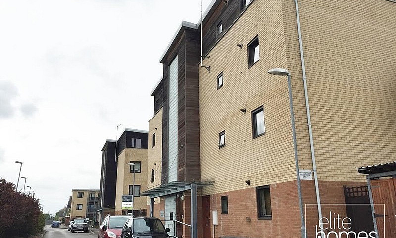 Large 1 Bedroom Top ...