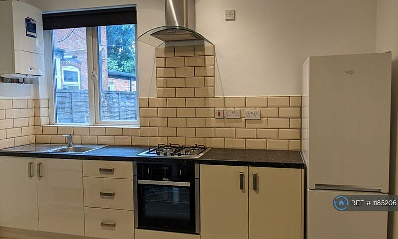 Studio Flat In Drayt...