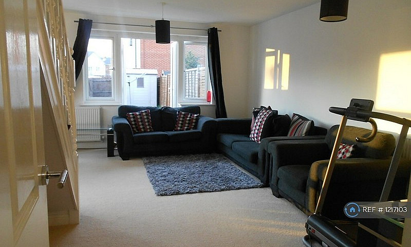 2 Bedroom House In E...