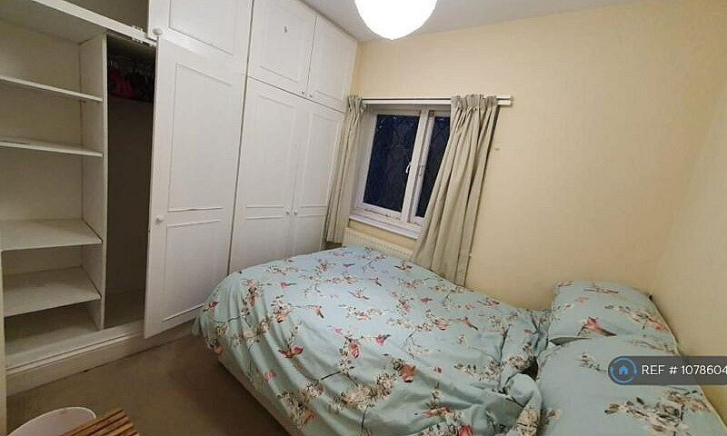 1 Bedroom In Vale La...