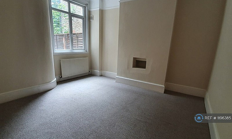 1 Bedroom Flat In Le...