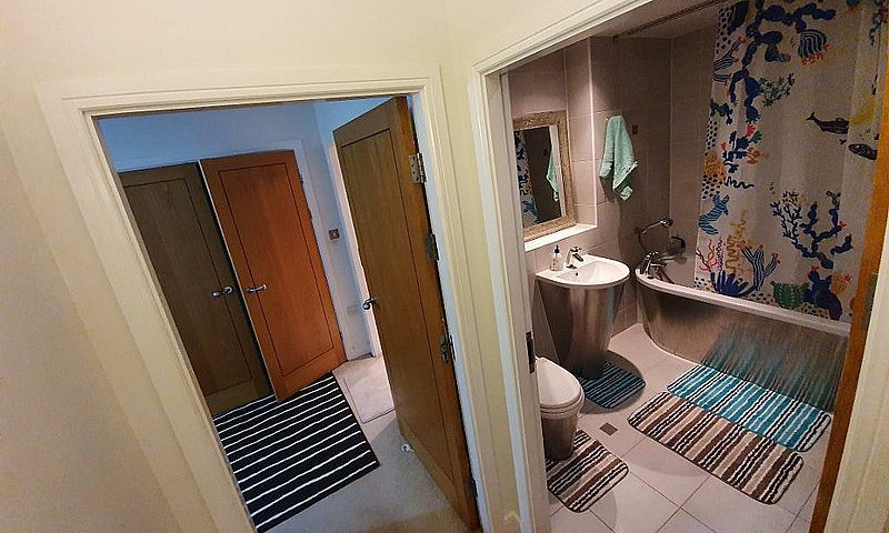 2 Bedroom Flat In Al...