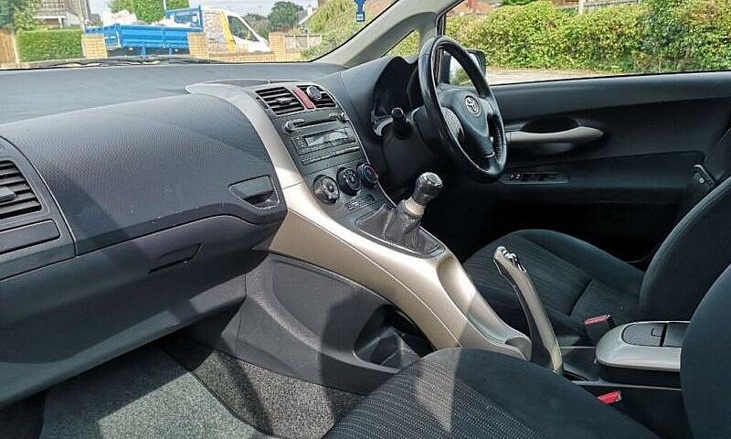 2007 Toyota Auris 1....