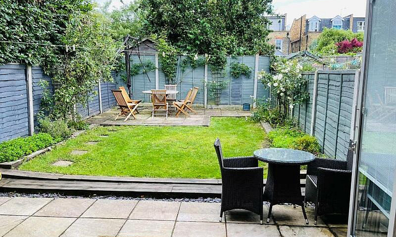 2 Bedroom House In B...