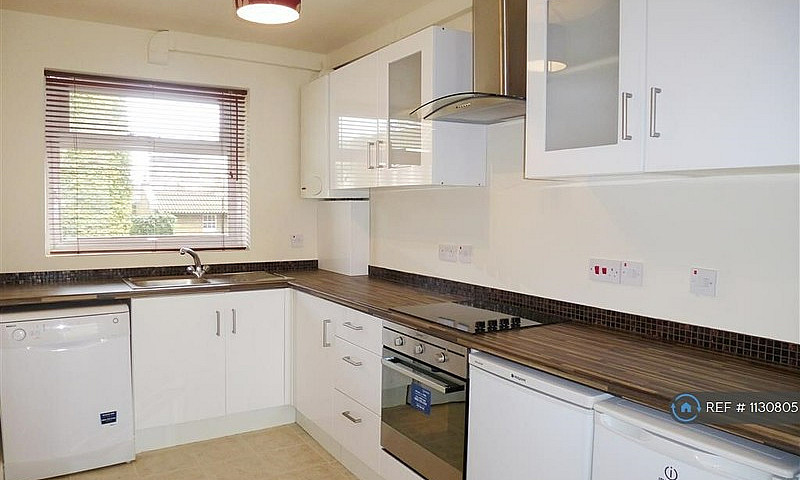 4 Bedroom Flat In St...