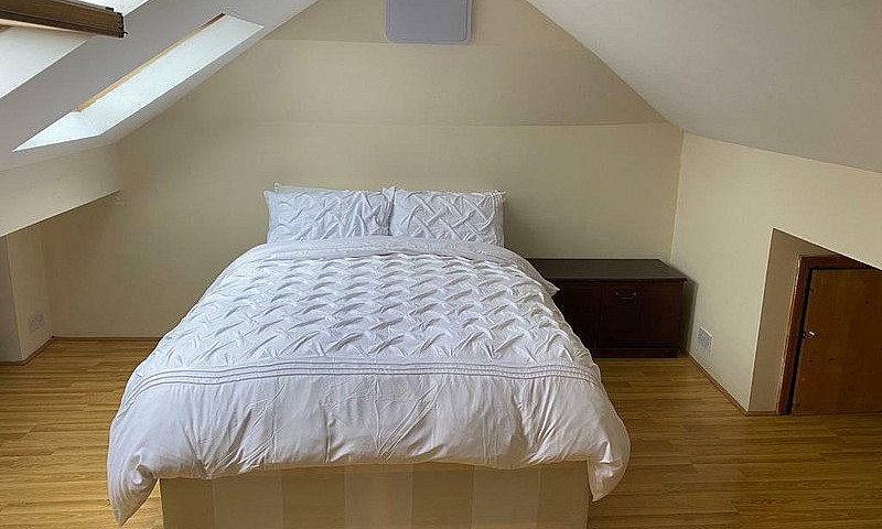 Spacious Double Bed ...