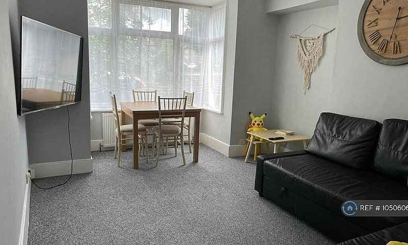 3 Bedroom Flat In Wi...