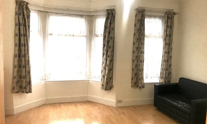 Studio Flat To Let A...