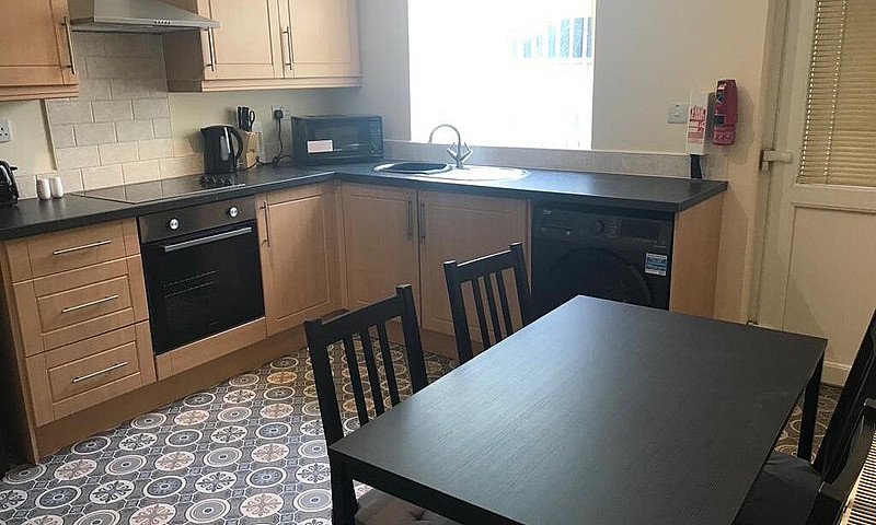 B16 Superb One Bed A...