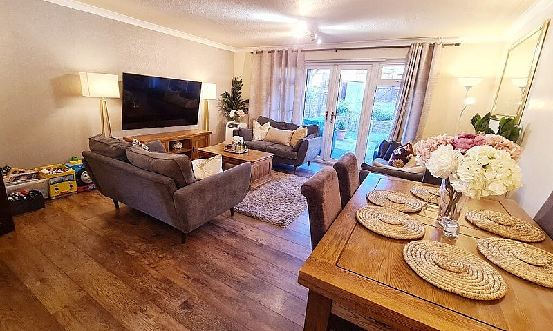 3 Beds 2 Bathrooms –...
