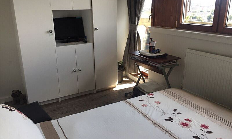 3 Bedroom Maisonette...