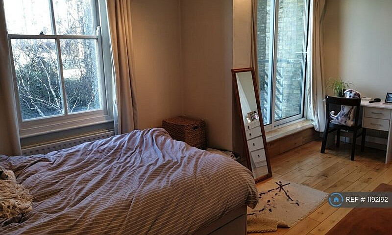 2 Bedroom Flat In Ke...