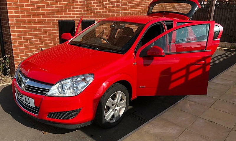 **Vauxhall Astra** L...