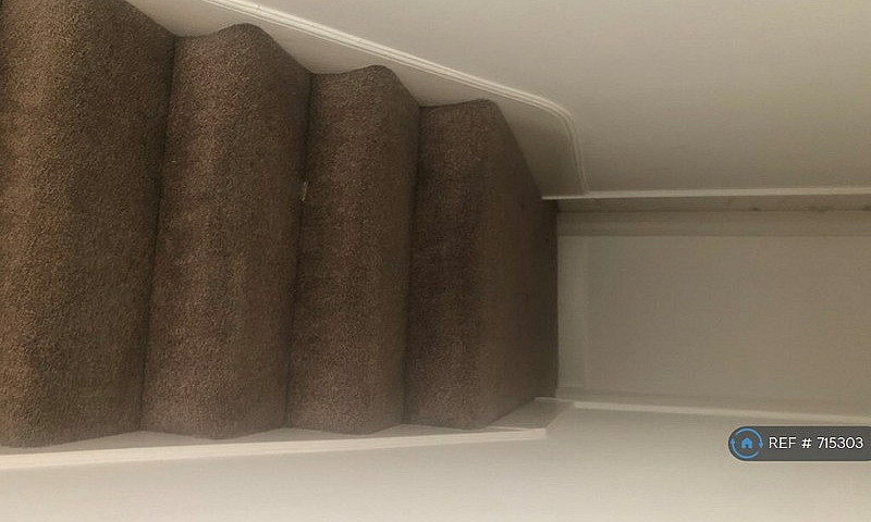 2 Bedroom Flat In Li...
