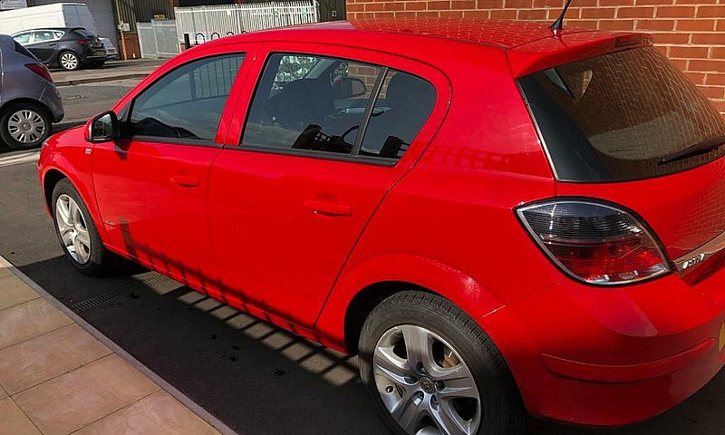 **Vauxhall Astra** L...