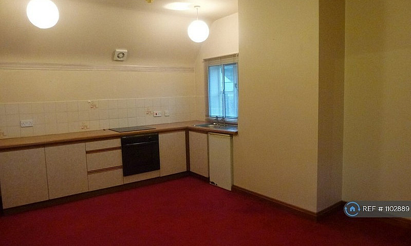 1 Bedroom Flat In Wy...