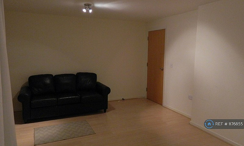 2 Bedroom Flat In Th...