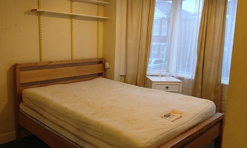 One Bedroom Flat In ...