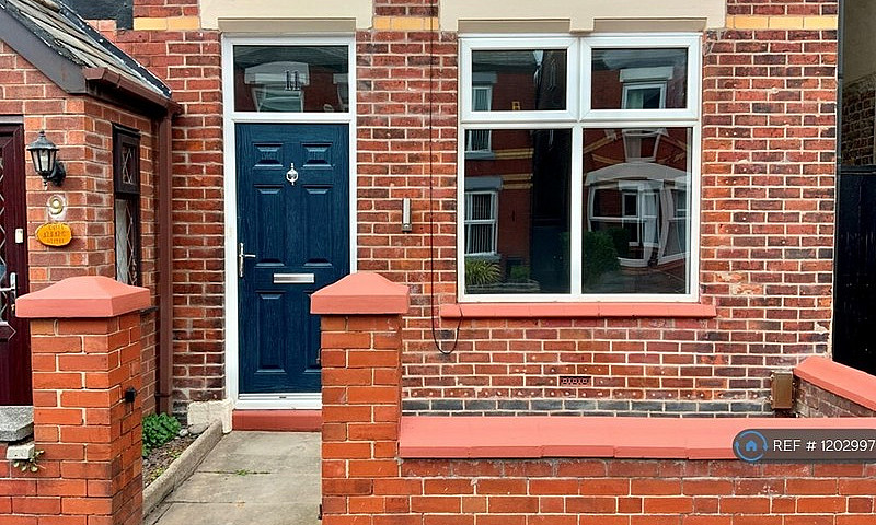 2 Bedroom House In H...