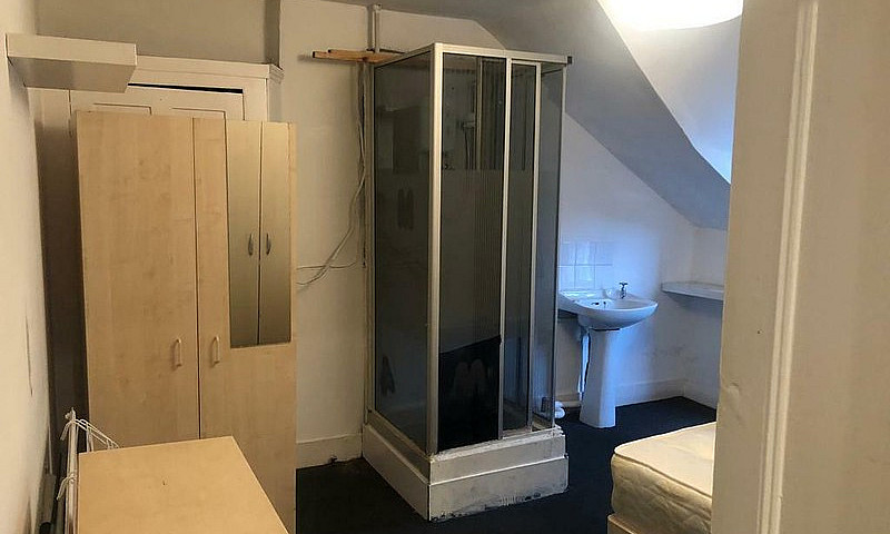 Large Studio Flat...