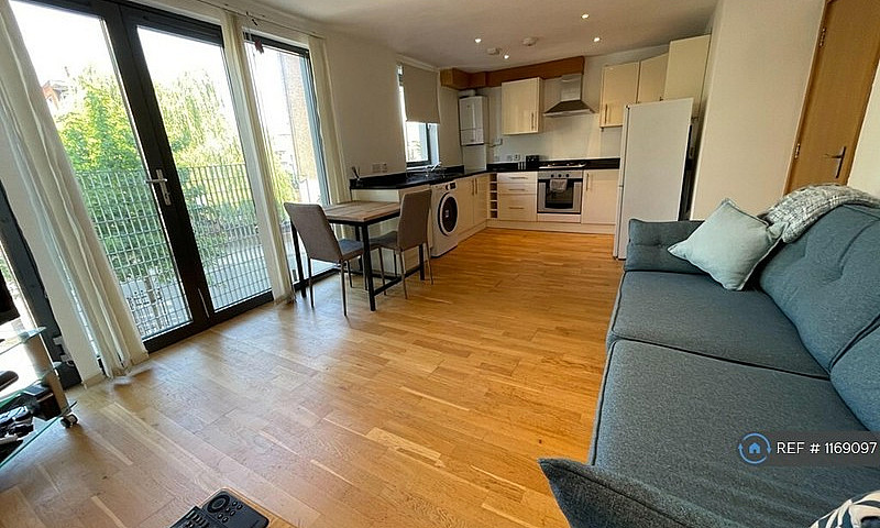 1 Bedroom Flat In Wh...