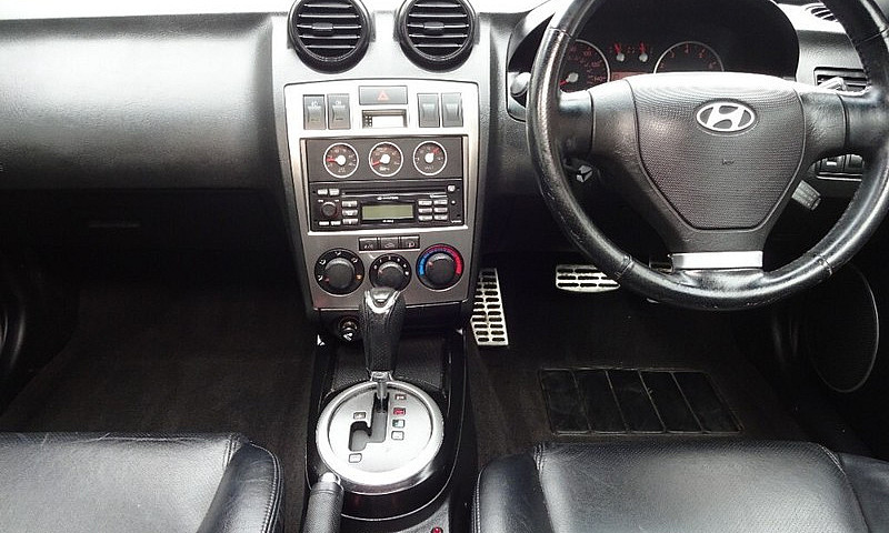 2004 Hyundai Coupe 2...