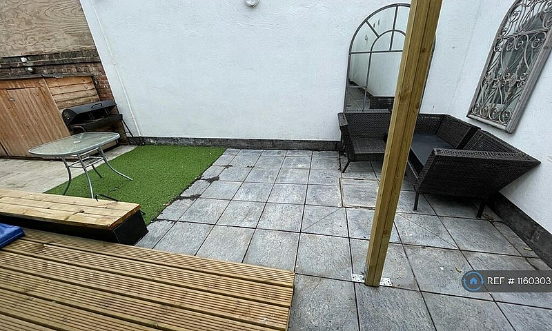 1 Bedroom Flat In Cr...