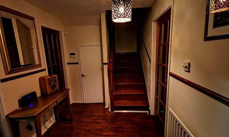 Large 4/5 Bedroom Ho...
