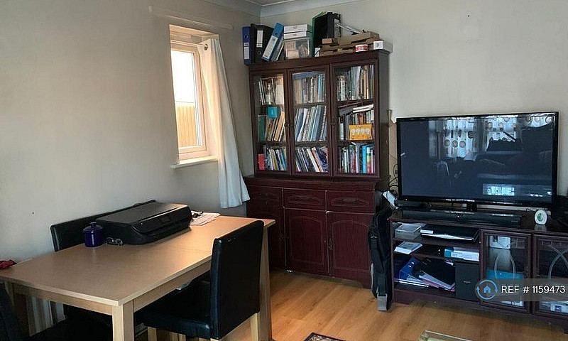 2 Bedroom Flat In Or...