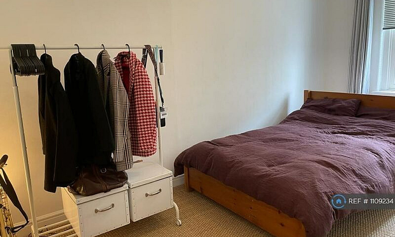 1 Bedroom Flat In Ro...