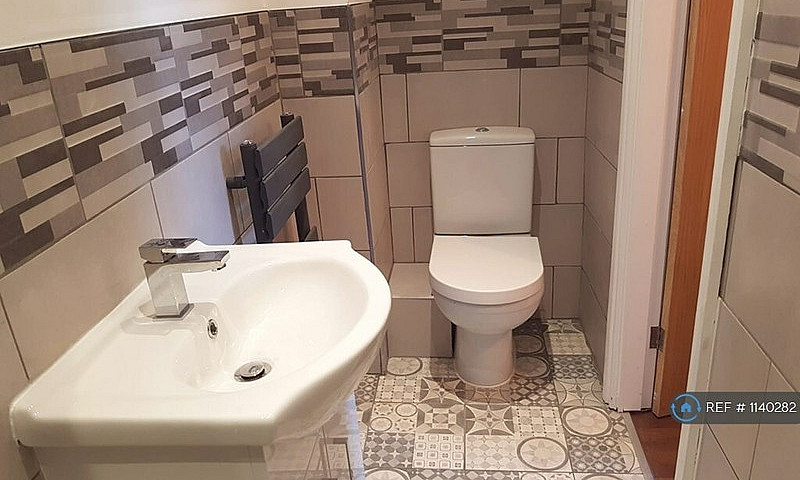 1 Bedroom In Holt Ro...