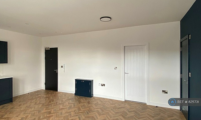 2 Bedroom Flat In Br...