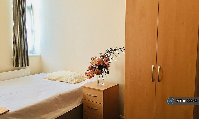 1 Bedroom In Parade ...