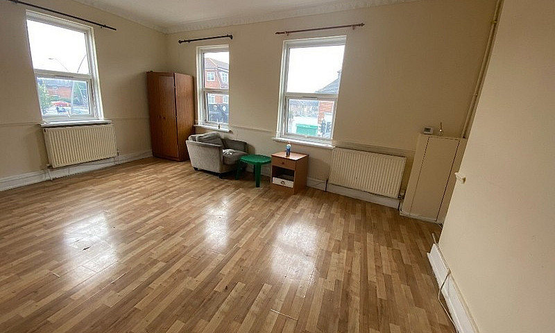 Spacious 2 Bedroom M...