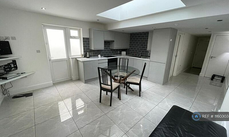 1 Bedroom Flat In Cr...