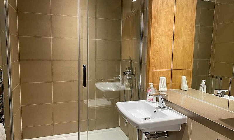 Spacious 2 Bed Flat ...