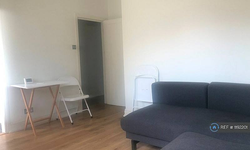 1 Bedroom Flat In Ch...