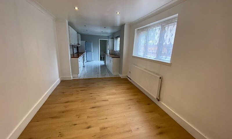 Newly Refurbished 3/...