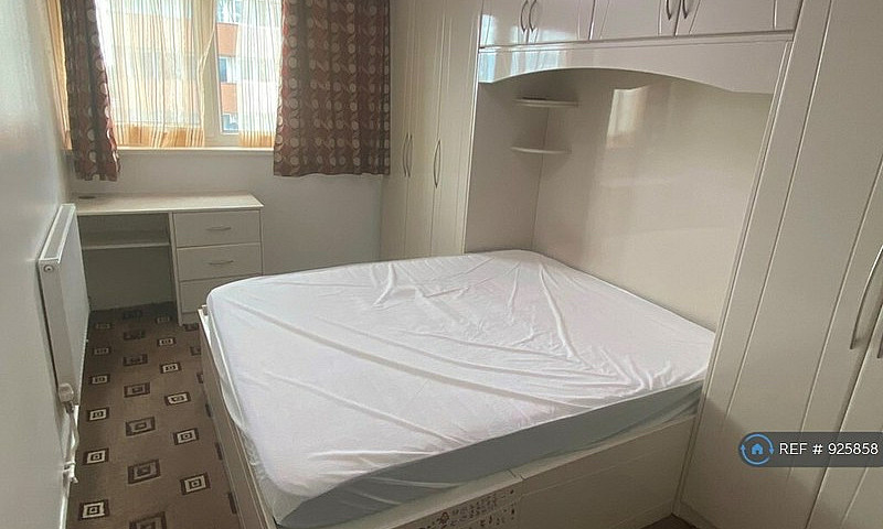 2 Bedroom Flat In Bi...